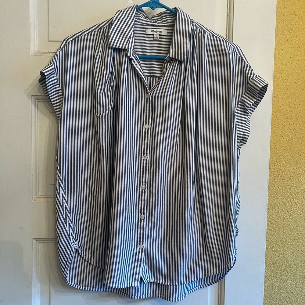 Madewell Dark Grey and White Striped Casual Button-Down Shirt | size Small